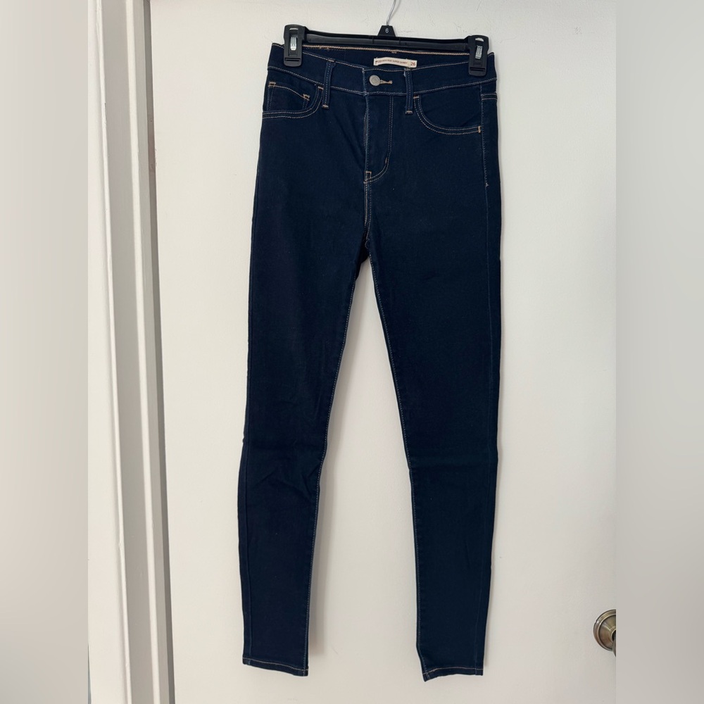 Dark blue Levi skinny jeans